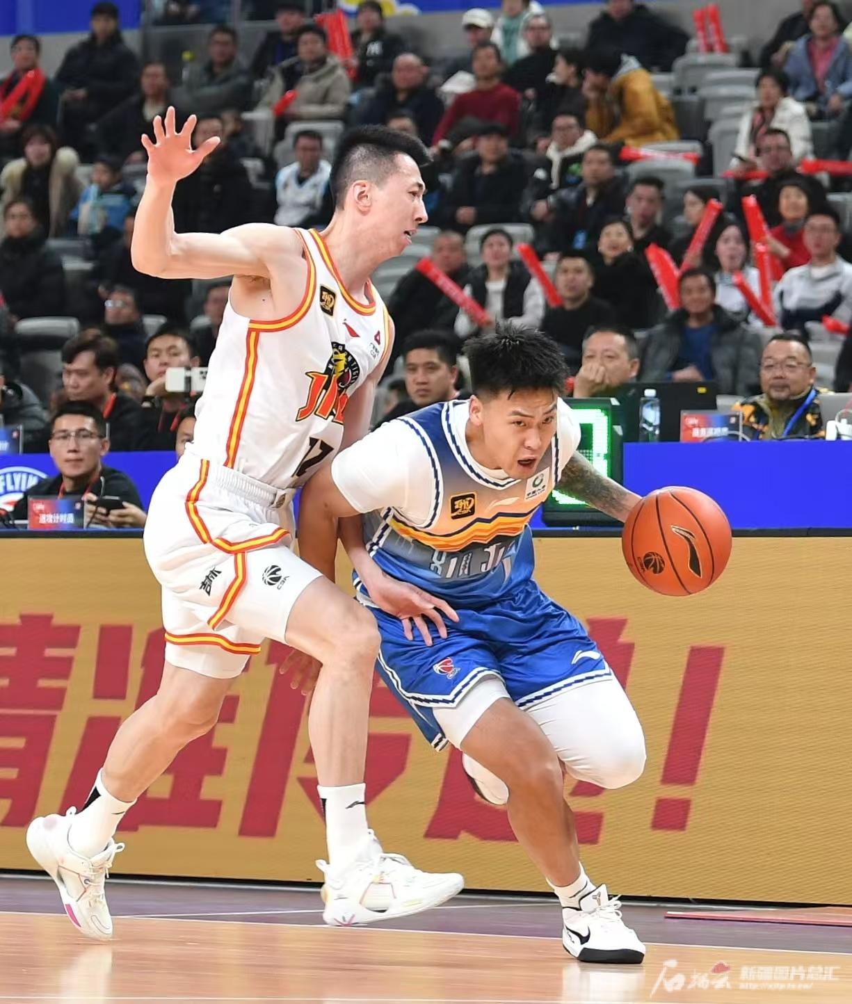 开云体育官网-新疆男篮客场击败甘肃队，取得胜利