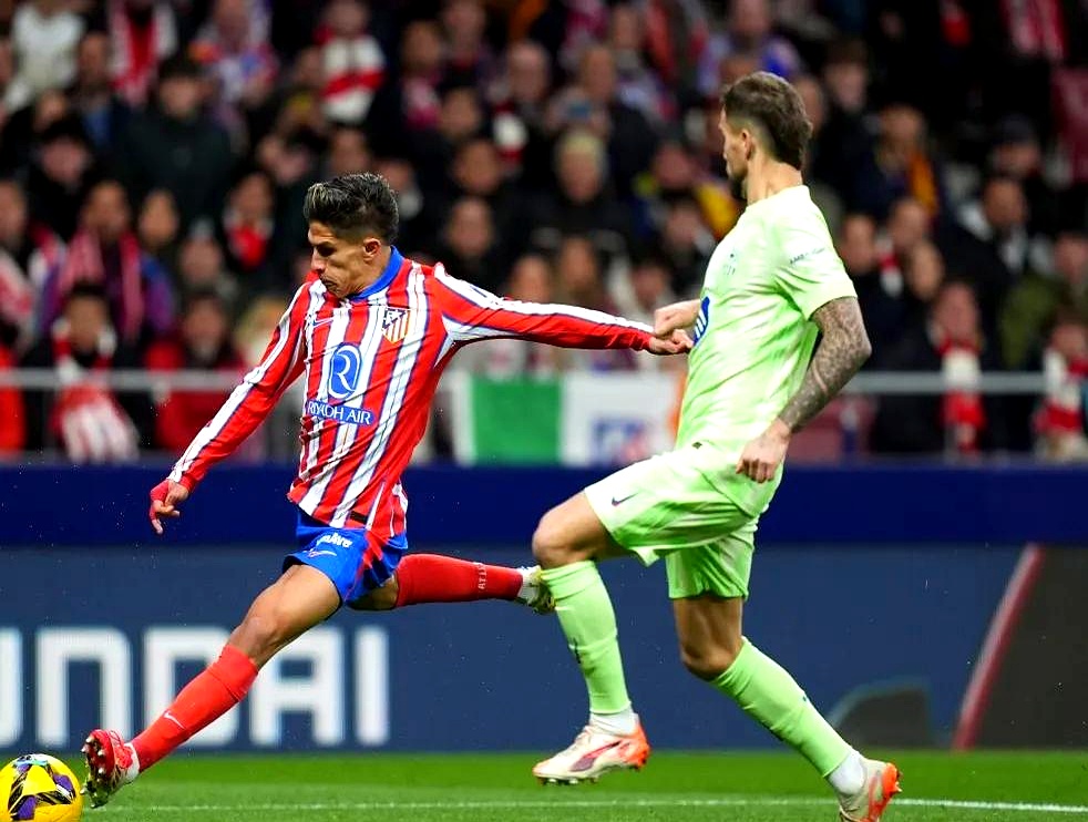 曼联紧咬皇家马德里,战平巴塞罗那 曼联紧咬皇家马德里,战平巴塞罗那