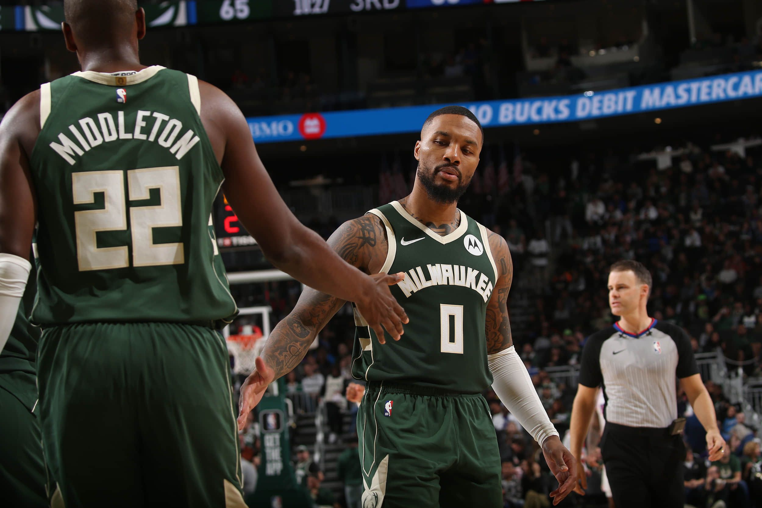 开云体育-开拓者惨遭雄鹿逆转，利拉德孤掌难鸣球队失利