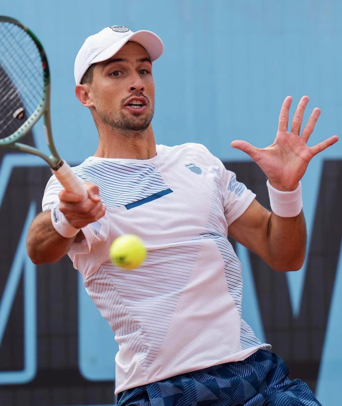 包含顶级球员在比赛中展现出非凡的表现，赢得人们的钦佩的词条