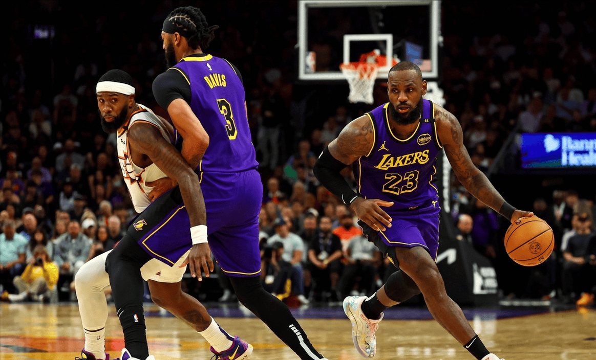 开云下载-湖人队员连番进攻，对手随之败下阵来