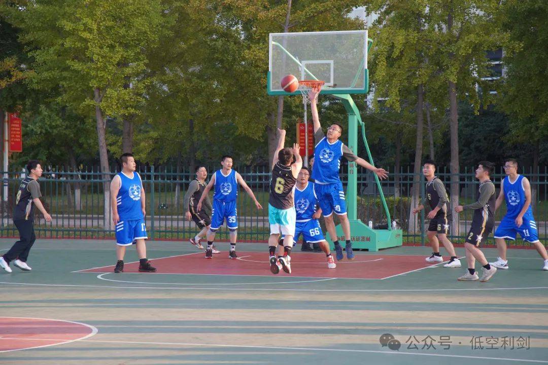 比赛中球员身体对抗,争球强度达到高峰的简单介绍 比赛中球员身体对抗,争球强度达到高峰的简单介绍