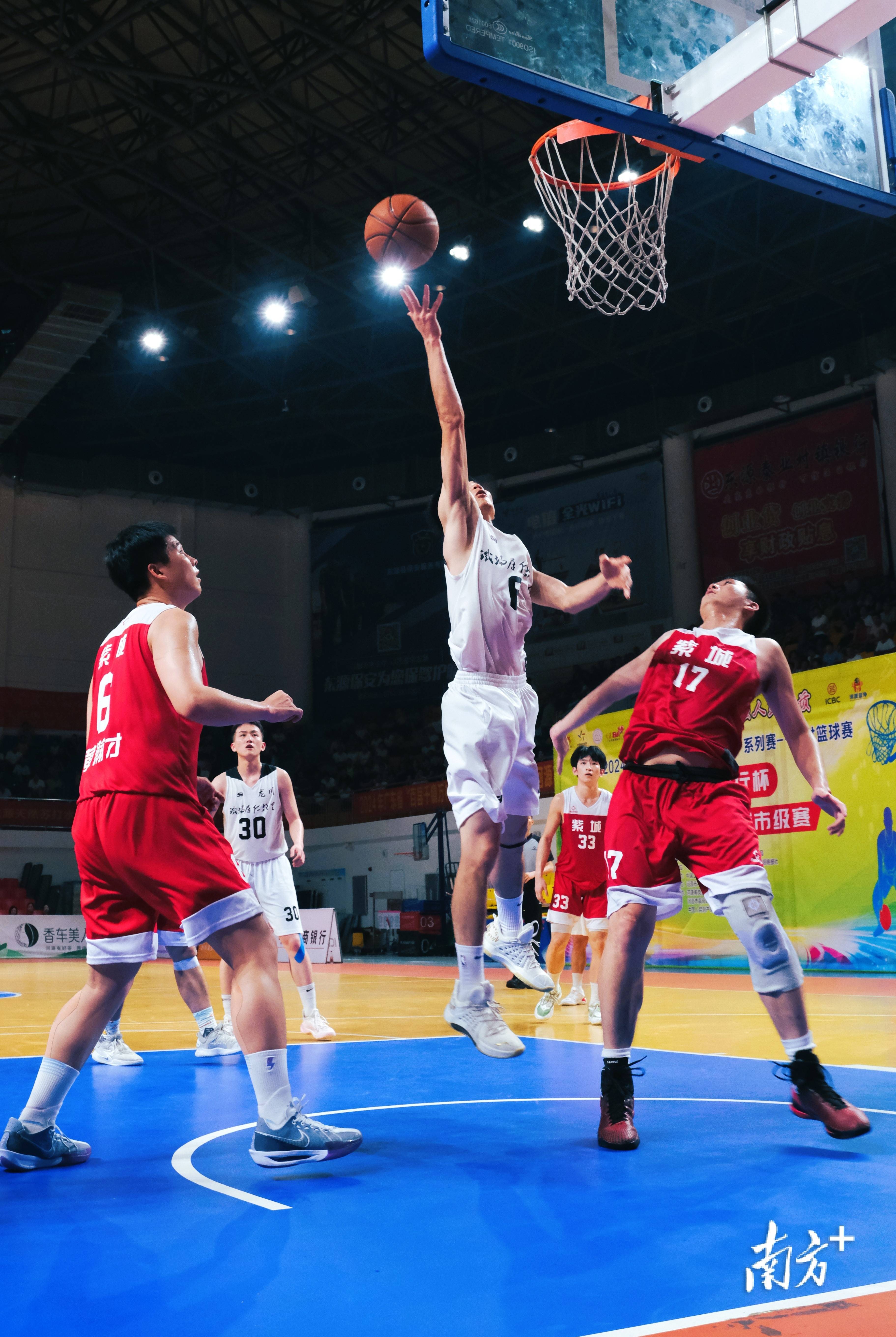 开云体育-点燃战火，球场上的精彩瞬间