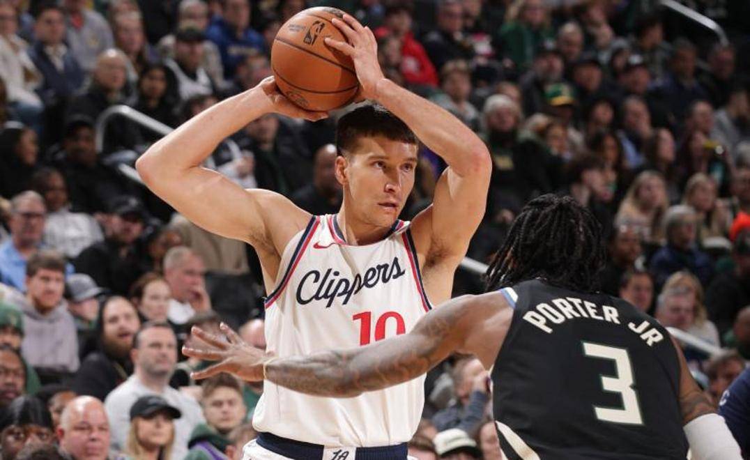 老鹰后卫持续高效,成为球队得分保障的简单介绍 老鹰后卫持续高效,成为球队得分保障的简单介绍