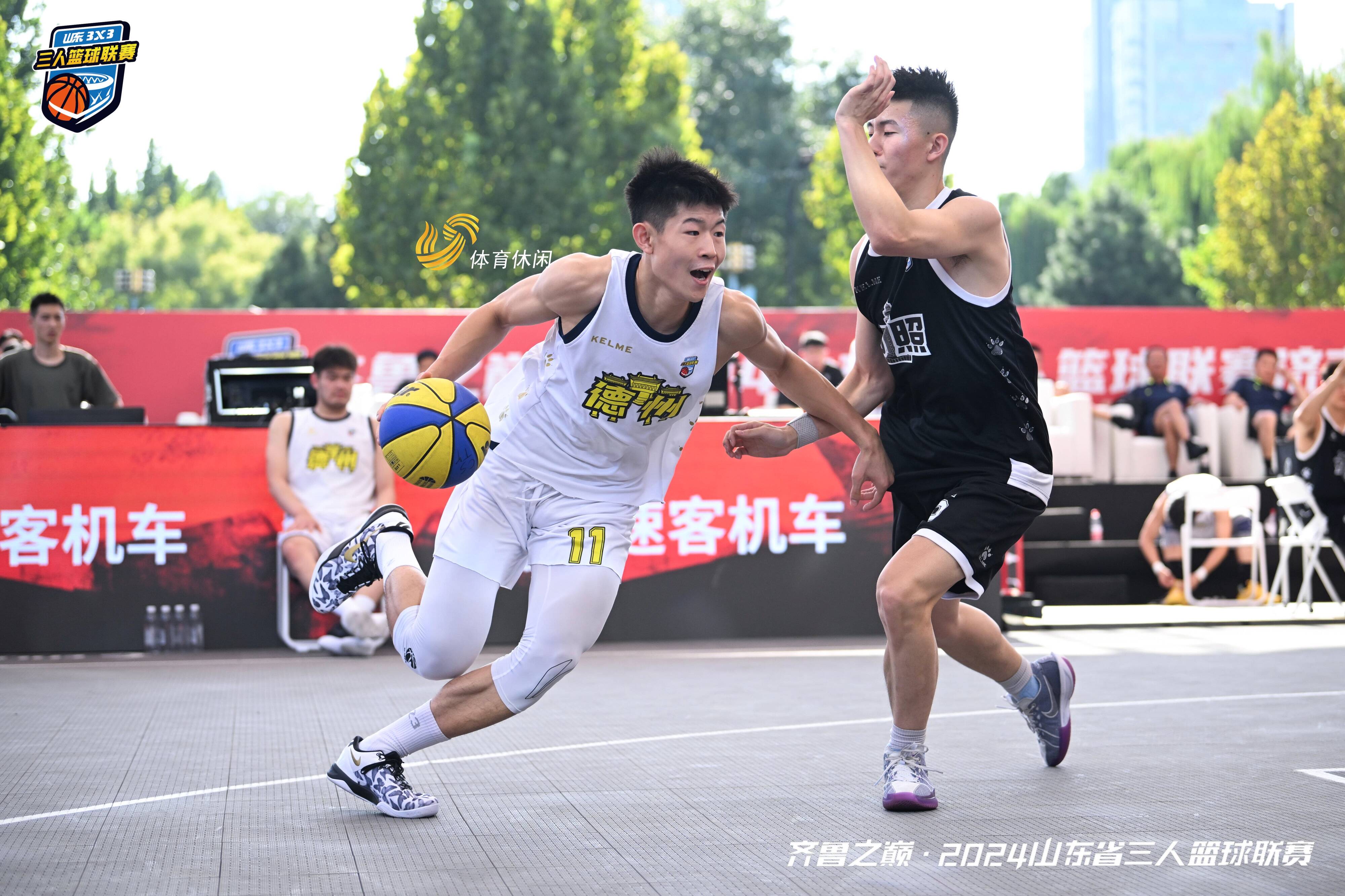 开云体育app-篮球场上球员的拼搏精神令人动容