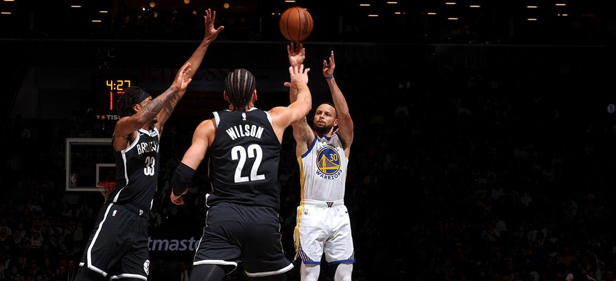 开云体育在线-勇士大胜对手保持不败纪录，阵容稳定