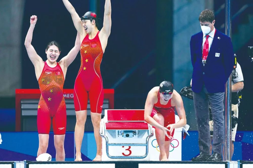 美国游泳女将连夺两金，出色发挥