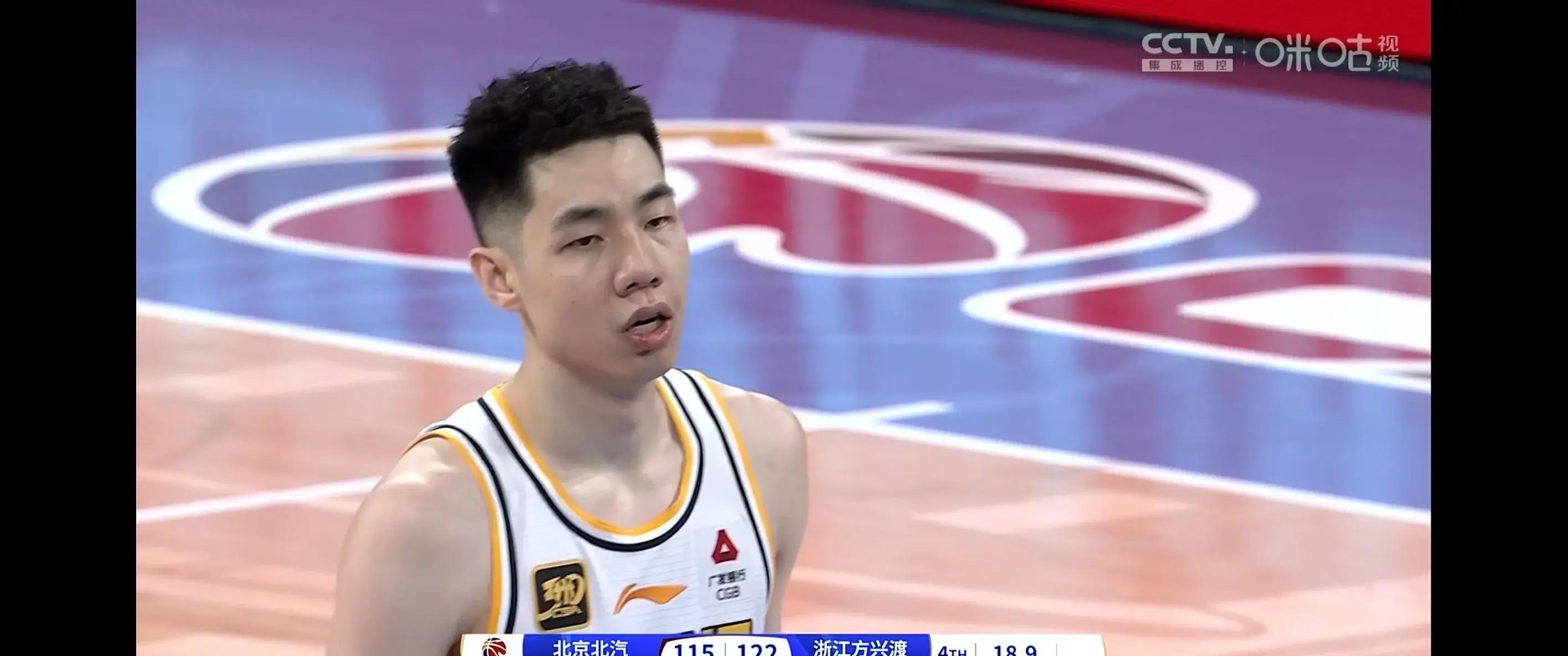 夺冠热门队表现出色，冲击冠军