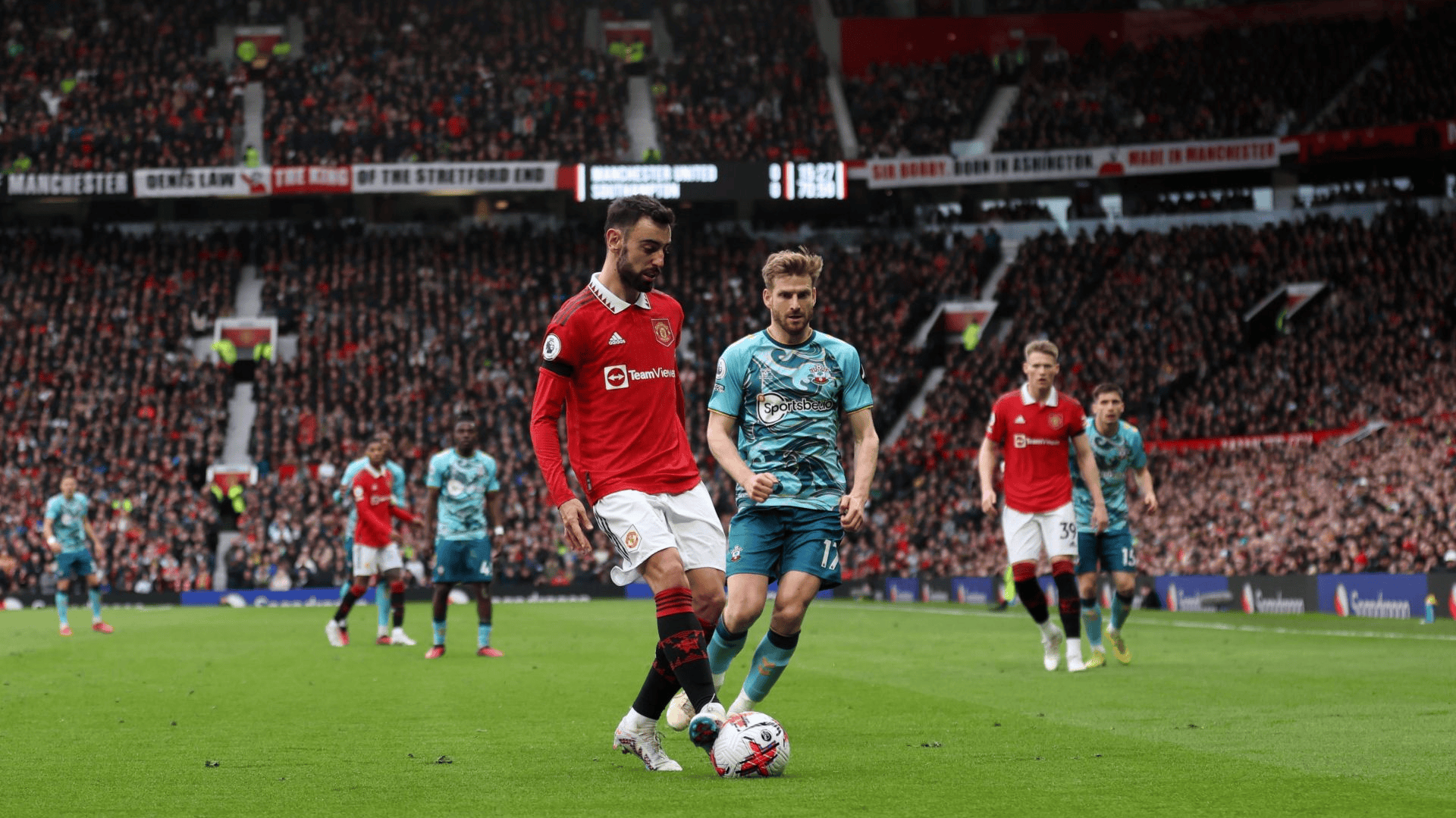 曼联客场战胜南安普顿，紧追英超榜首的简单介绍