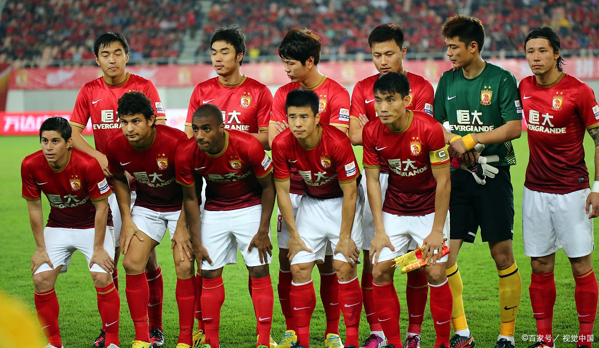 广州恒大与北京国安激烈对决!中超新赛季精彩开幕 广州恒大与北京国安激烈对决!中超新赛季精彩开幕