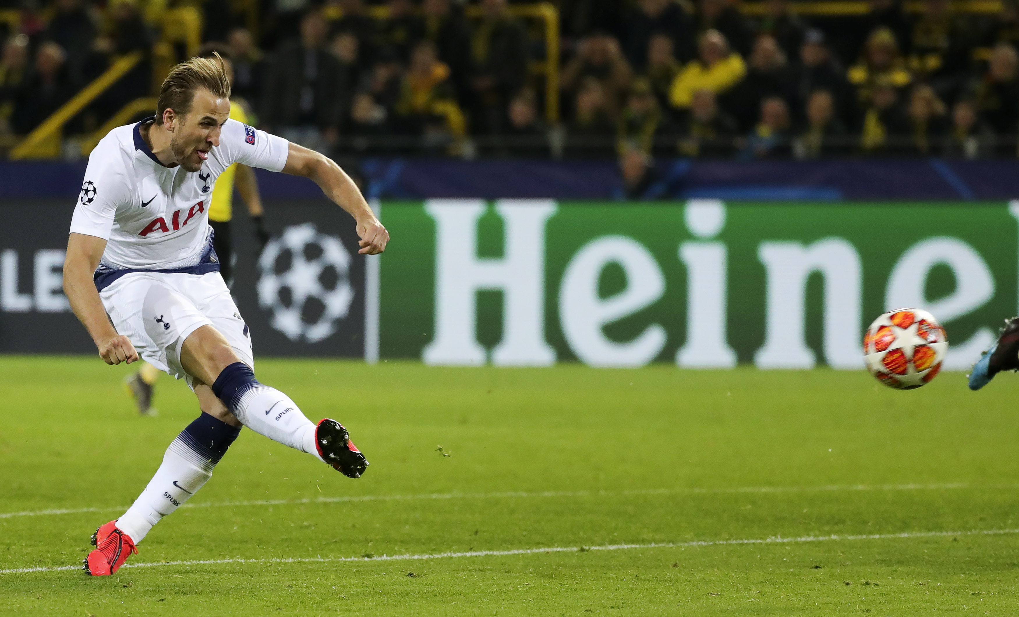 开云APP-巴贝尔梅开二度，热刺队豪取三分