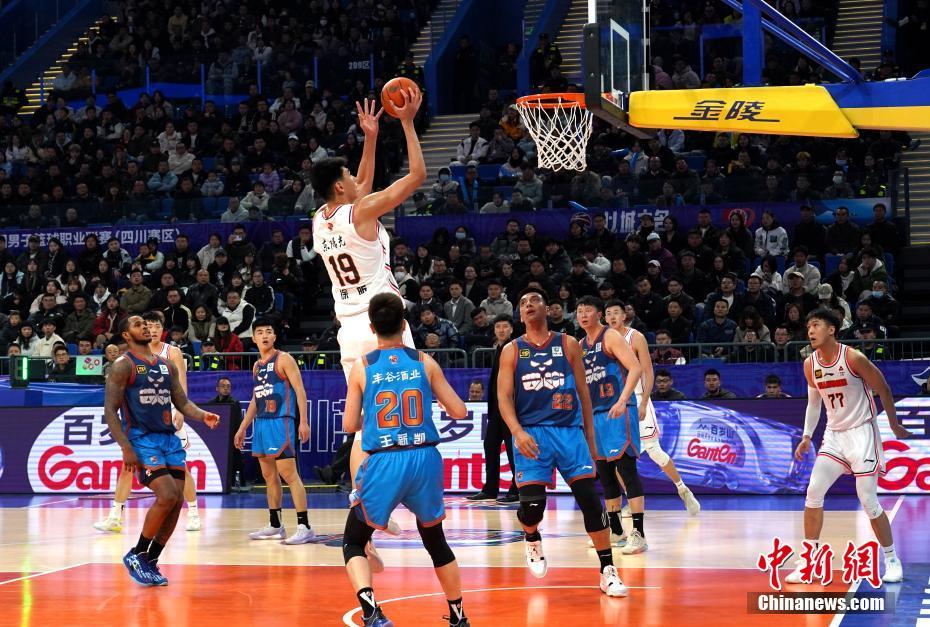 开云体育-CBA联赛强劲开始，球员迎战备战
