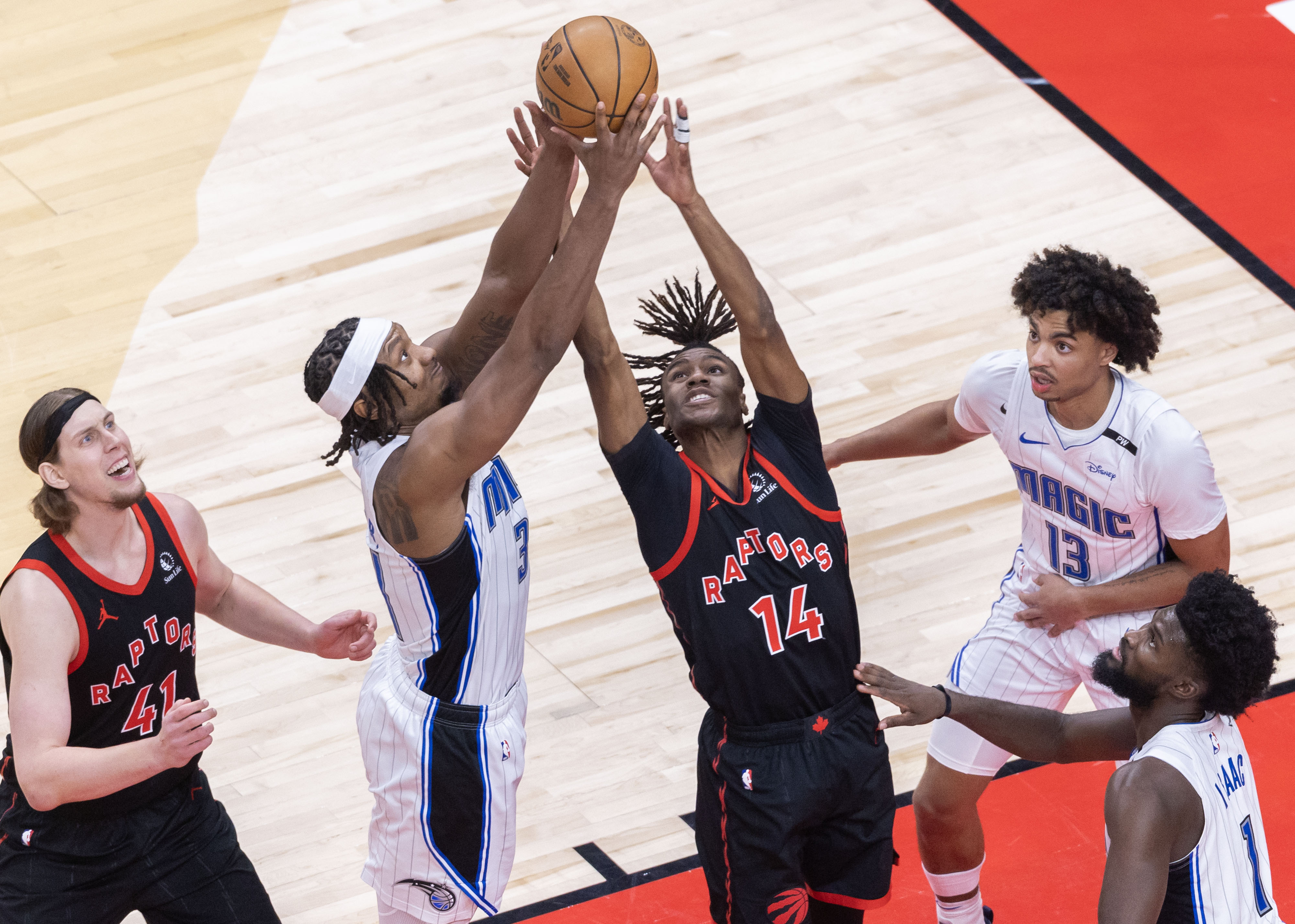 开云体育APP下载-球员们的技术表现在篮球比赛中得到了彰显