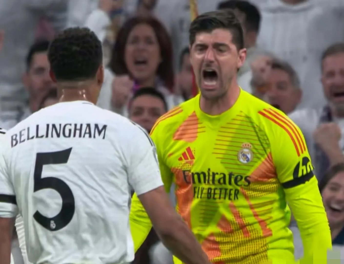 阿森纳临危受命取得胜利,球队士气大振 阿森纳临危受命取得胜利,球队士气大振