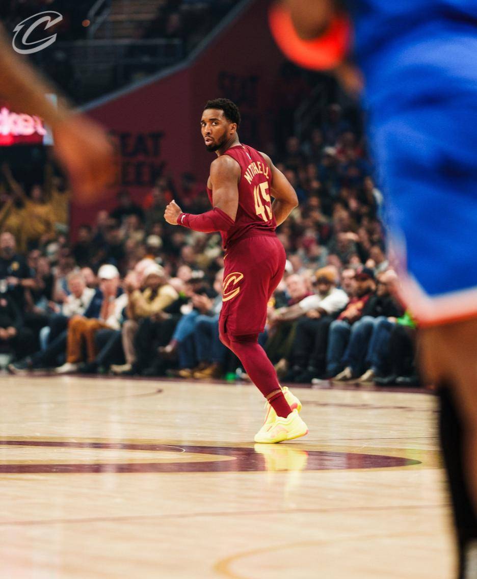 开云下载-猛龙不敌爵士，米切尔全场狂砍37分