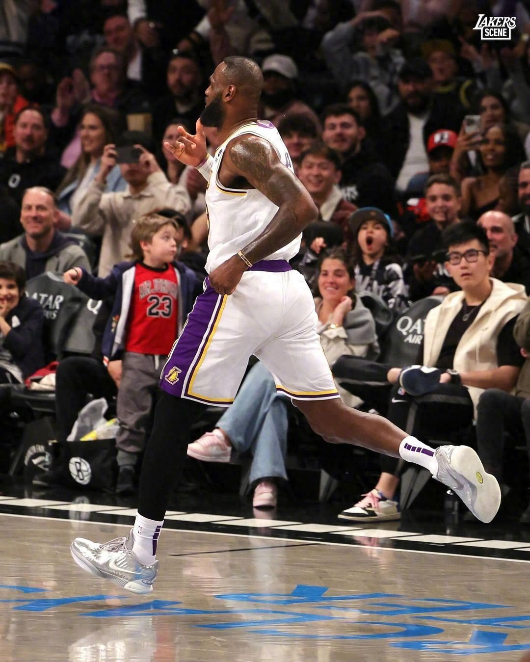 开云体育app-凯尔特人逆转骑士，詹姆斯状态火热