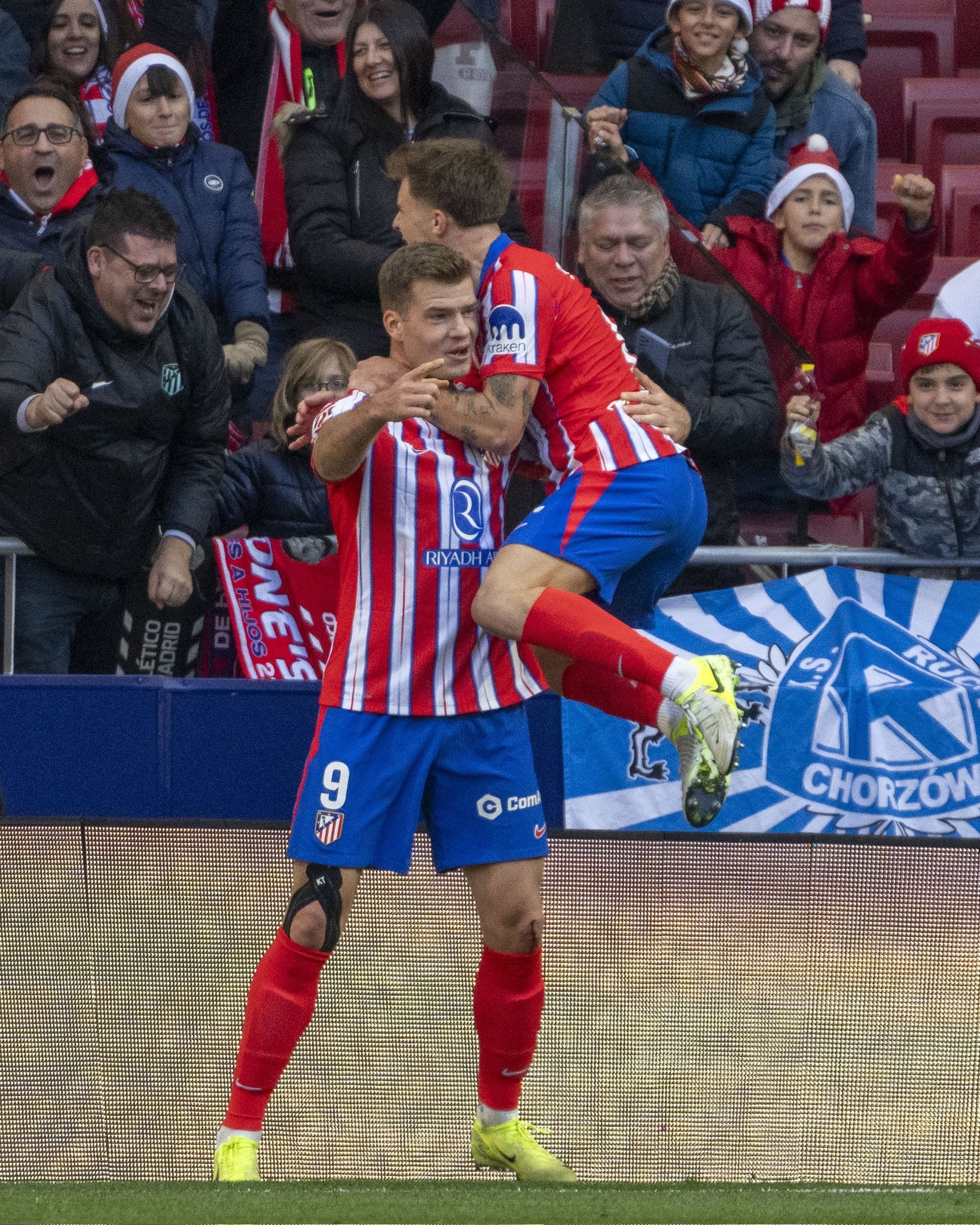 开云体育app-英格兰队翻盘葡萄牙队，马龙点燃赛场