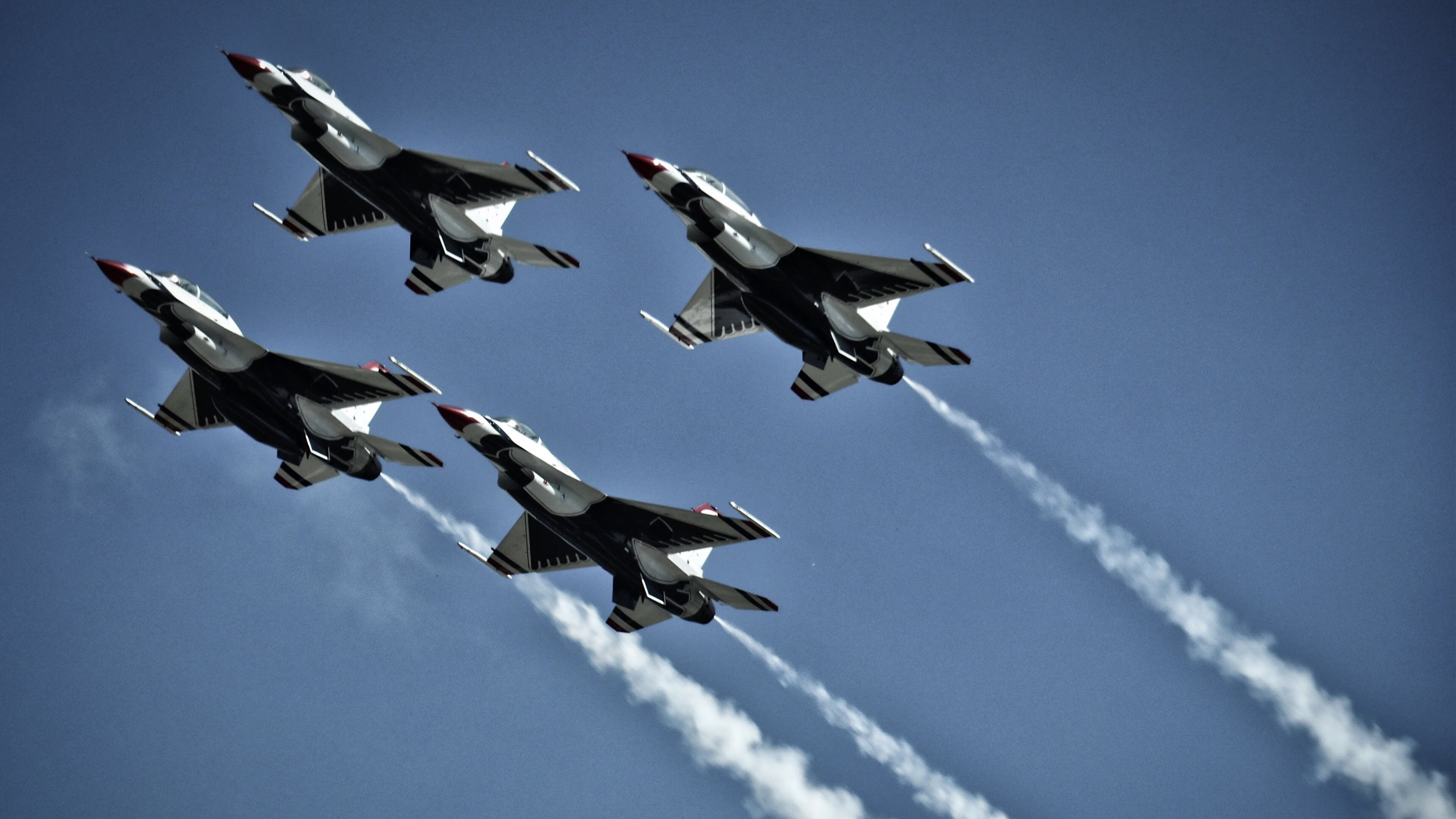 开云体育平台APP-北境夜火，蓝瞳武士穆勒的美加之夜