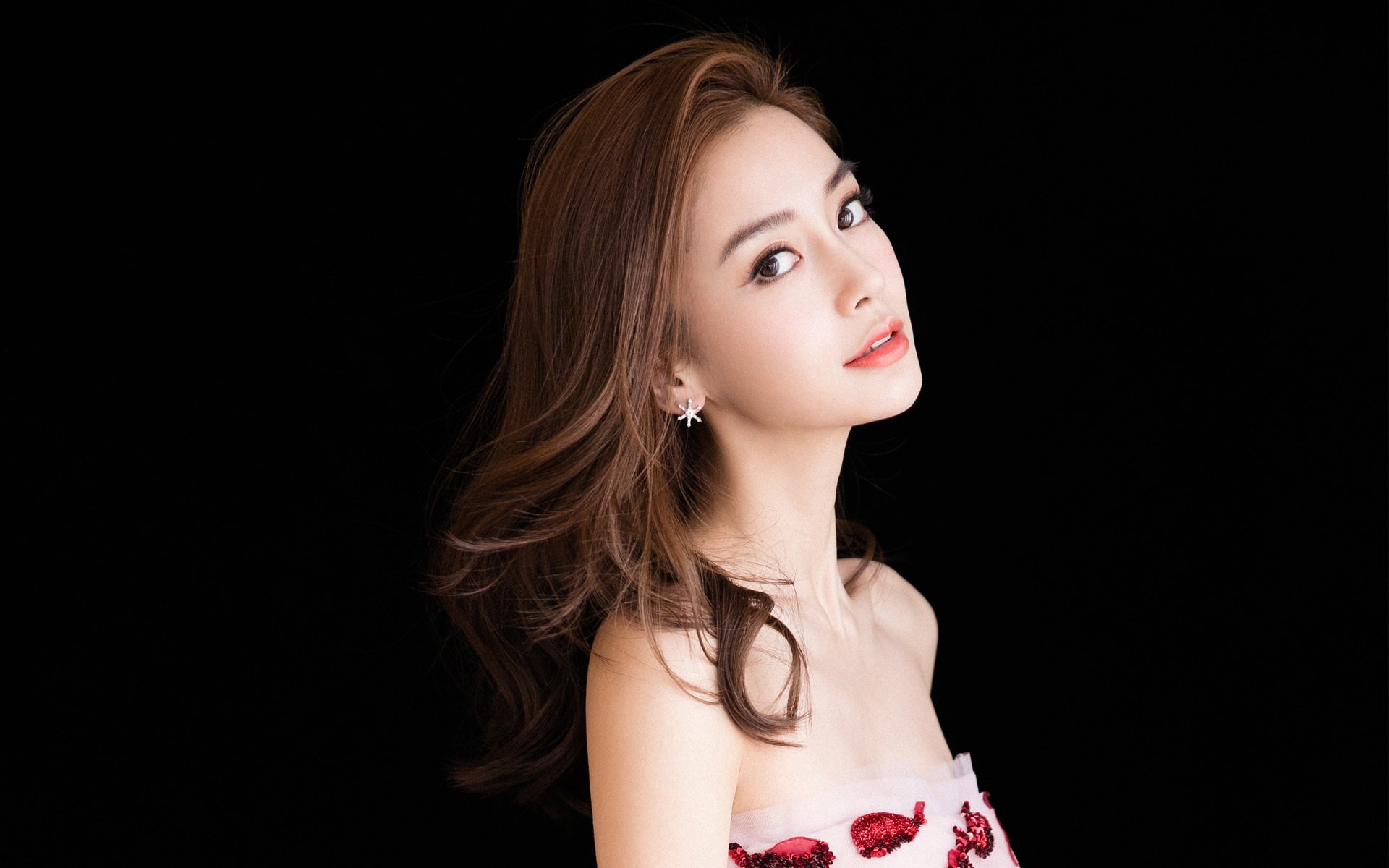 开云体育在线-沉默杀戮与风暴眼，当爵士的冰封旋律遇见英超的炽热主宰