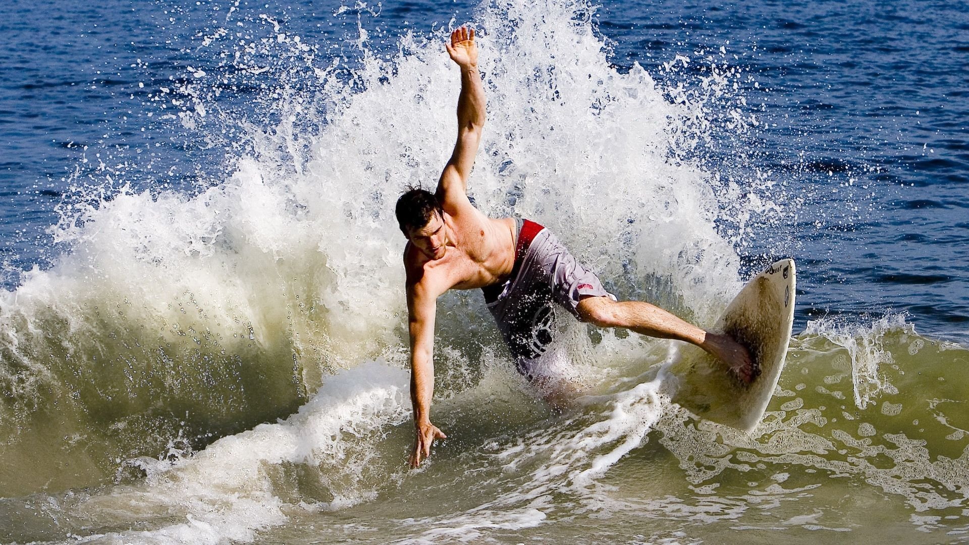 威尔士斩落佛罗伦萨！布鲁诺大师级演出剑指亚平宁